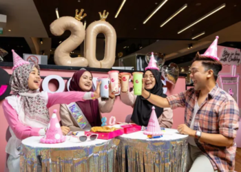 Free drinks and deals during anniversary celebration